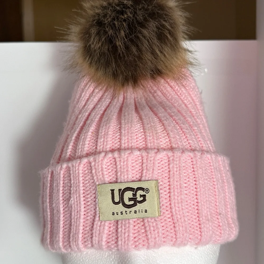UGG Pink Rib Knit Beanie With Removable Faux Fur Pom-Pom Women's Or Kids.